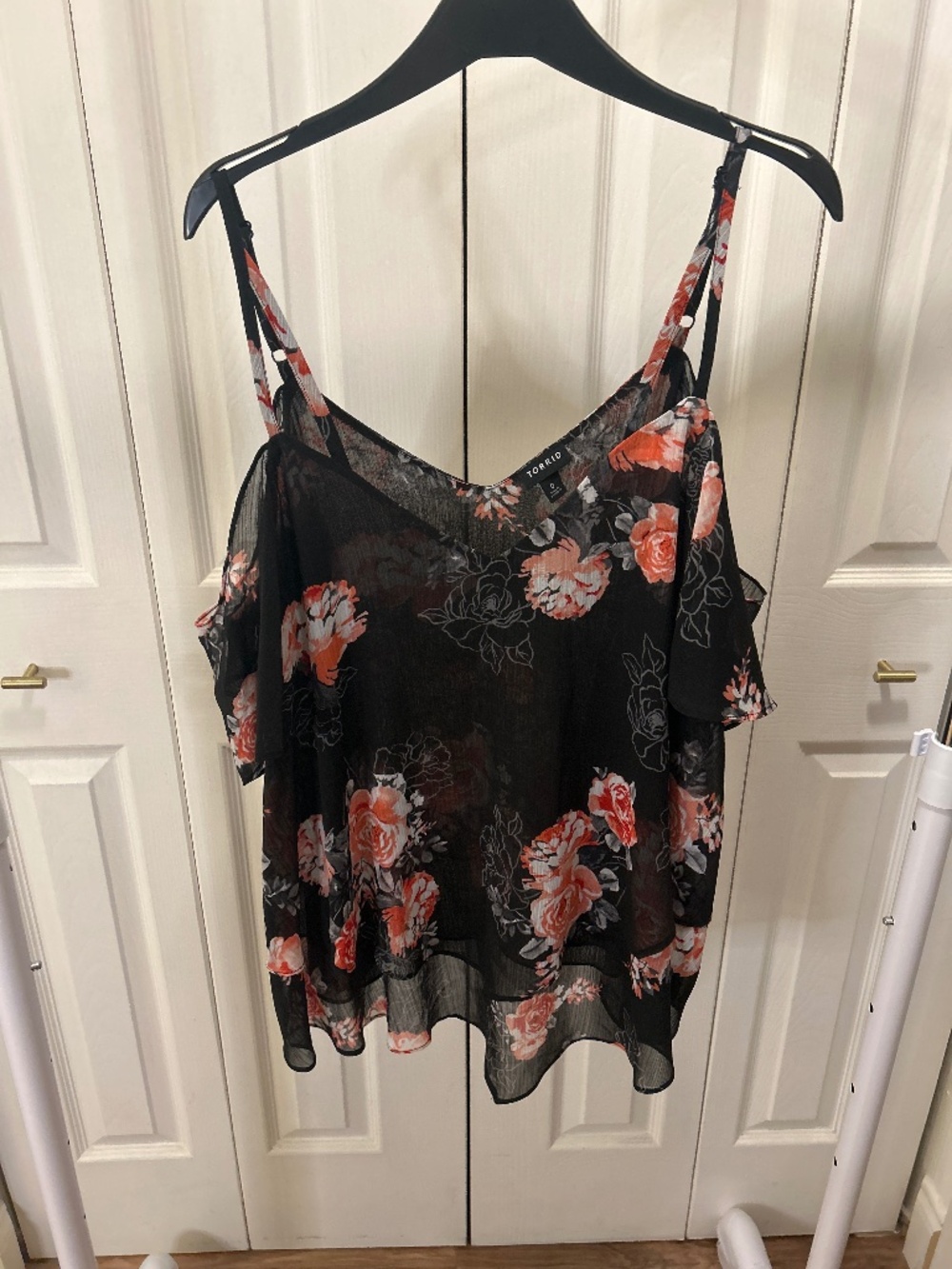 Torrid Black & Floral Cold Shoulder Tank Size 0
